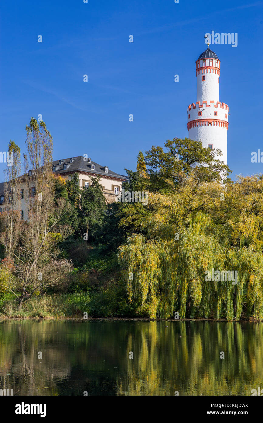 Il castello di Landgravio con torre bianca a Bad Homburg vor der Höhe, città termale in Germania Foto Stock