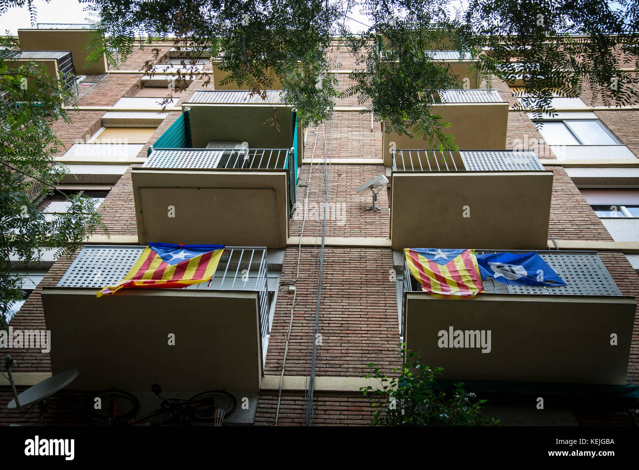 Edificio con bandiera che rivendicano l indipendenza dalla Spagna Foto Stock