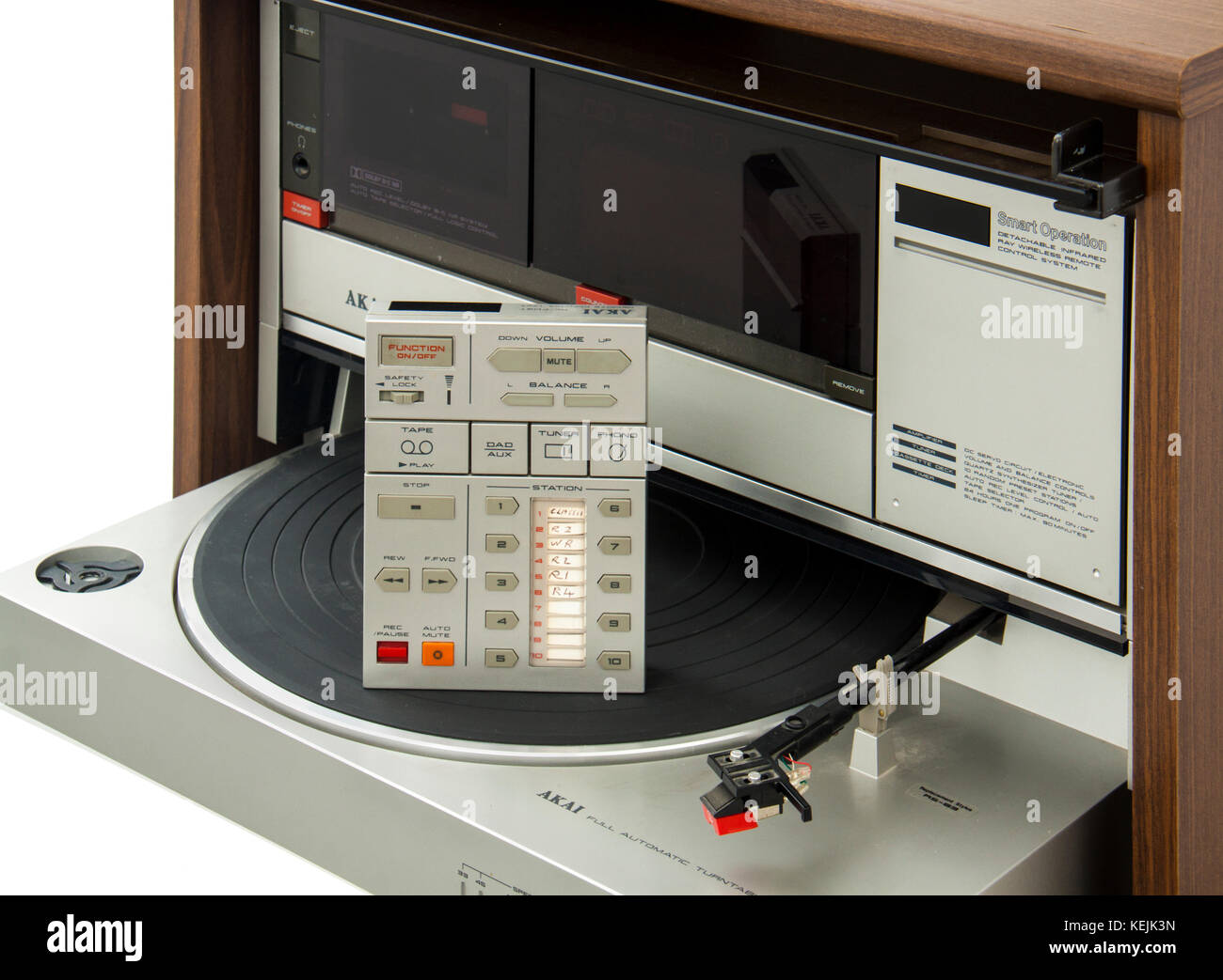 Vintage primi anni ottanta Akai FD-3L Hi-Fi composito sistema musicale con caricamento frontale Giradischi automatico, tuner, riproduttore di cassette e comando remoto Foto Stock