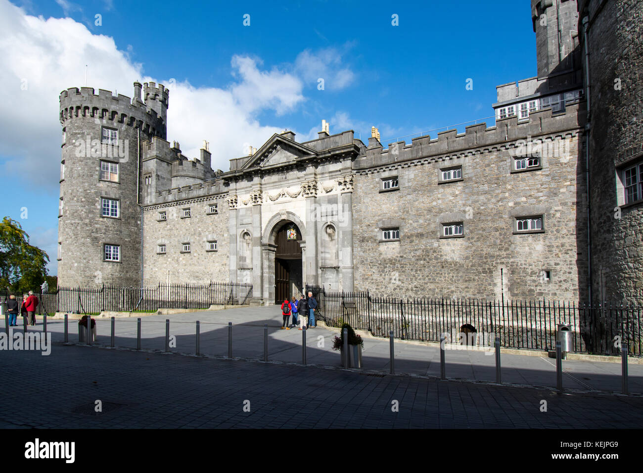 Castello di Kilkenny, prima costruita nel 1195 per il controllo di un luogo guadare il Fiume Nore, di proprietà della famiglia maggiordomo di Ormonde attraverso i secoli Foto Stock