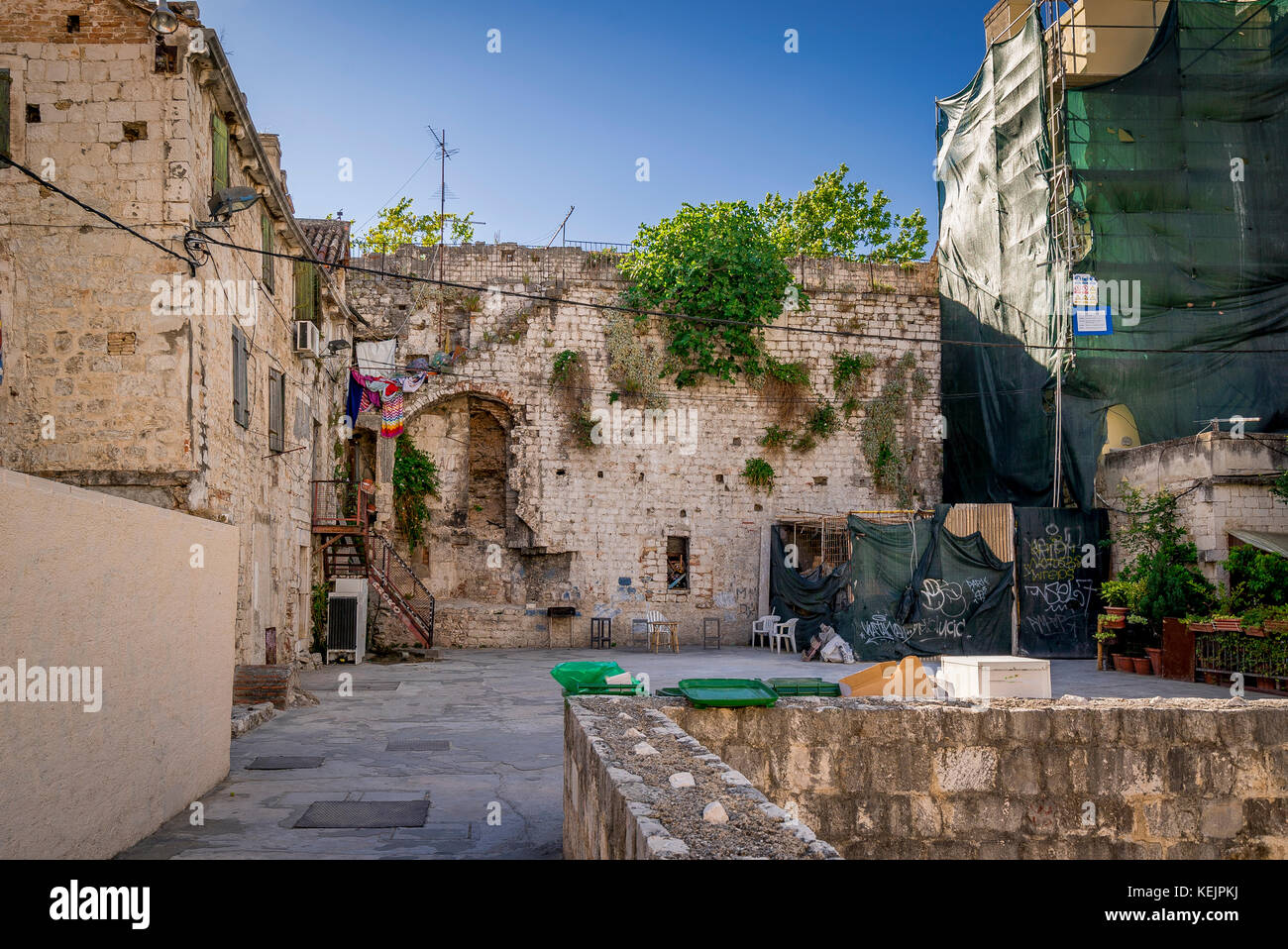 Un residuo del muro medievale che circonda la Città Vecchia di Spalato, Croazia Foto Stock