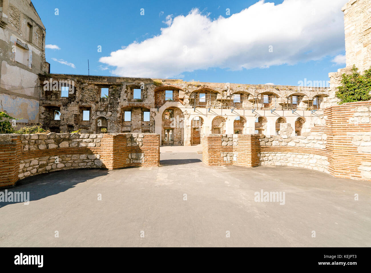Un residuo del muro medievale che circonda la Città Vecchia di Spalato, Croazia Foto Stock