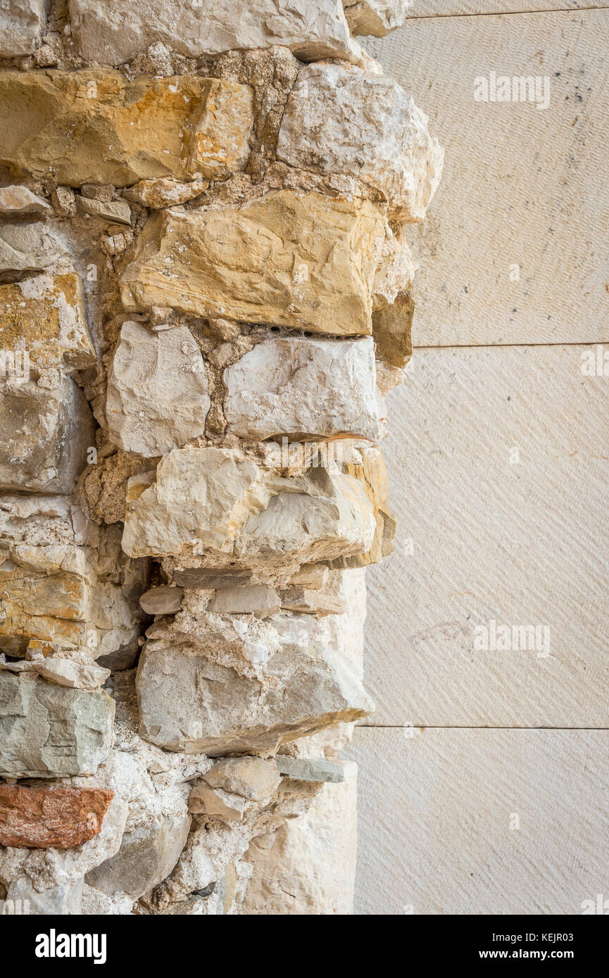 Un residuo del muro medievale che circonda la Città Vecchia di Spalato, Croazia Foto Stock