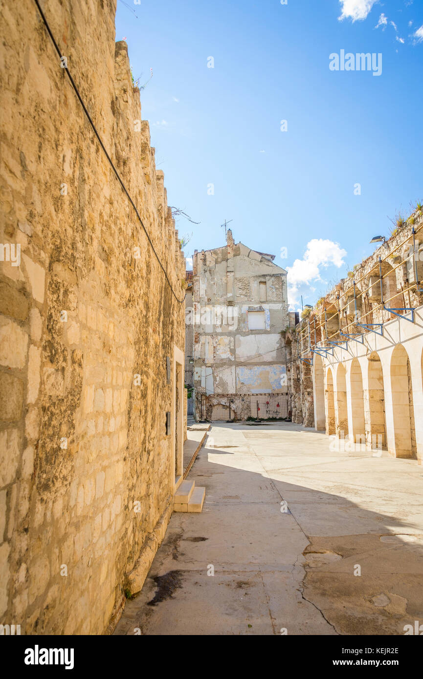 Un residuo del muro medievale che circonda la Città Vecchia di Spalato, Croazia Foto Stock