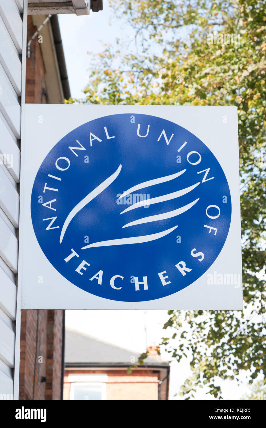 Il dado segno all'Unione nazionale degli insegnanti ufficio, Nottingham, Inghilterra, Regno Unito Foto Stock
