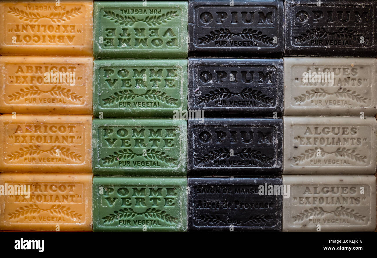 Blocchi di saponi francesi multicolore Foto Stock