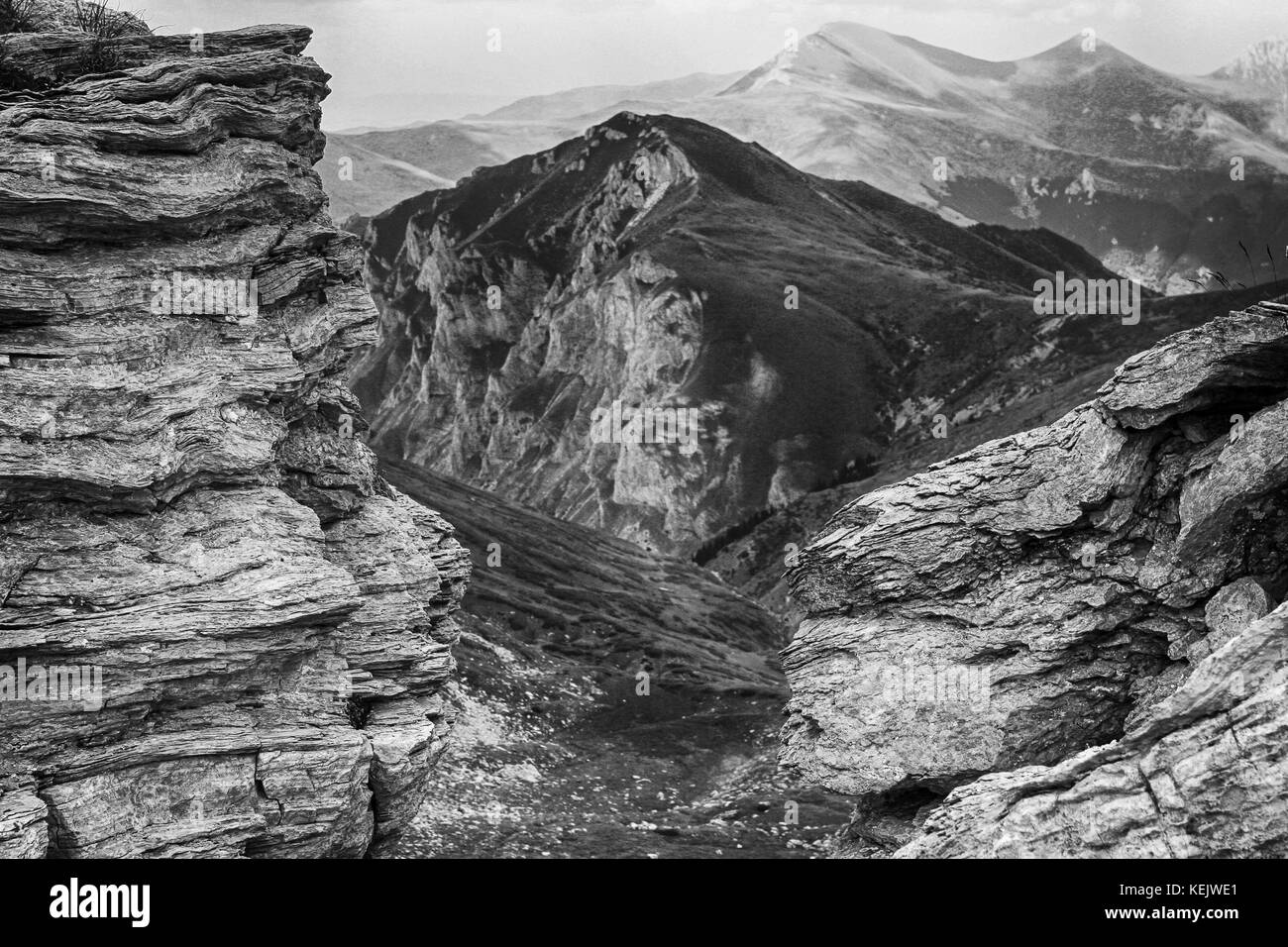 In bianco e nero in autunno Montagne sharr / malet e sharrit tra Macedonia e Kosovo Foto Stock