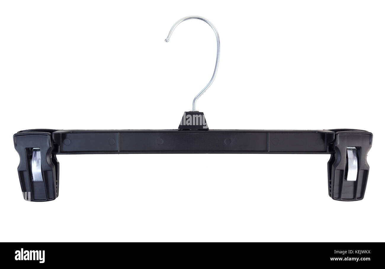 Vuoto in plastica nera appendiabiti con clip. isolato. Foto Stock