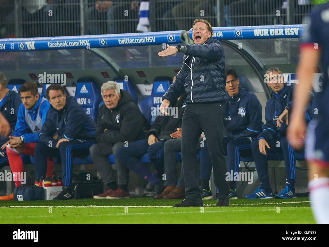 Amburgo, Germania. Il 21 ottobre, 2017. 1. div della lega calcio tedesca di Amburgo, ottobre 21, 2017 coach markus gisdol, trainer gesticulates hsv e dare istruzioni, azione, immagine singola, gesto gesto, il movimento della mano, puntando, interpretare mimik, Hamburger SV - FC Bayern muenchen 0-1 1.division della lega calcio tedesca , Amburgo a ottobre 21, 2017, stagione 2017/2018 © Peter schatz / alamy live news Foto Stock