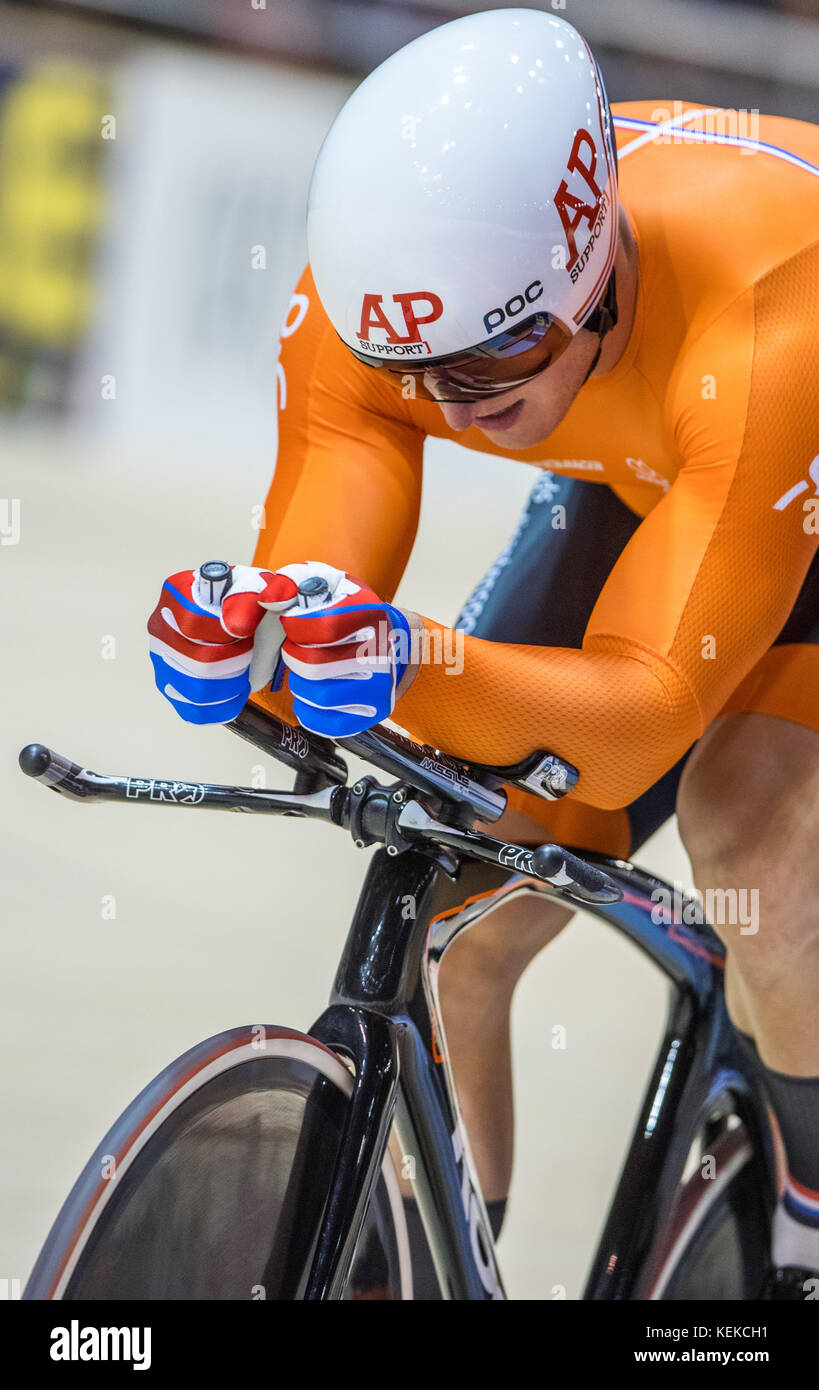 Berlino, Germania. 21 ottobre 2017. Jeffrey Hoogland, olandese, vince la gara di cronometraggio maschile di 1 km durante i Campionati europei di atletica leggera di Berlino, in Germania, il 21 ottobre 2017. Crediti: Jens Büttner/dpa-Zentralbild/dpa/Alamy Live News Foto Stock