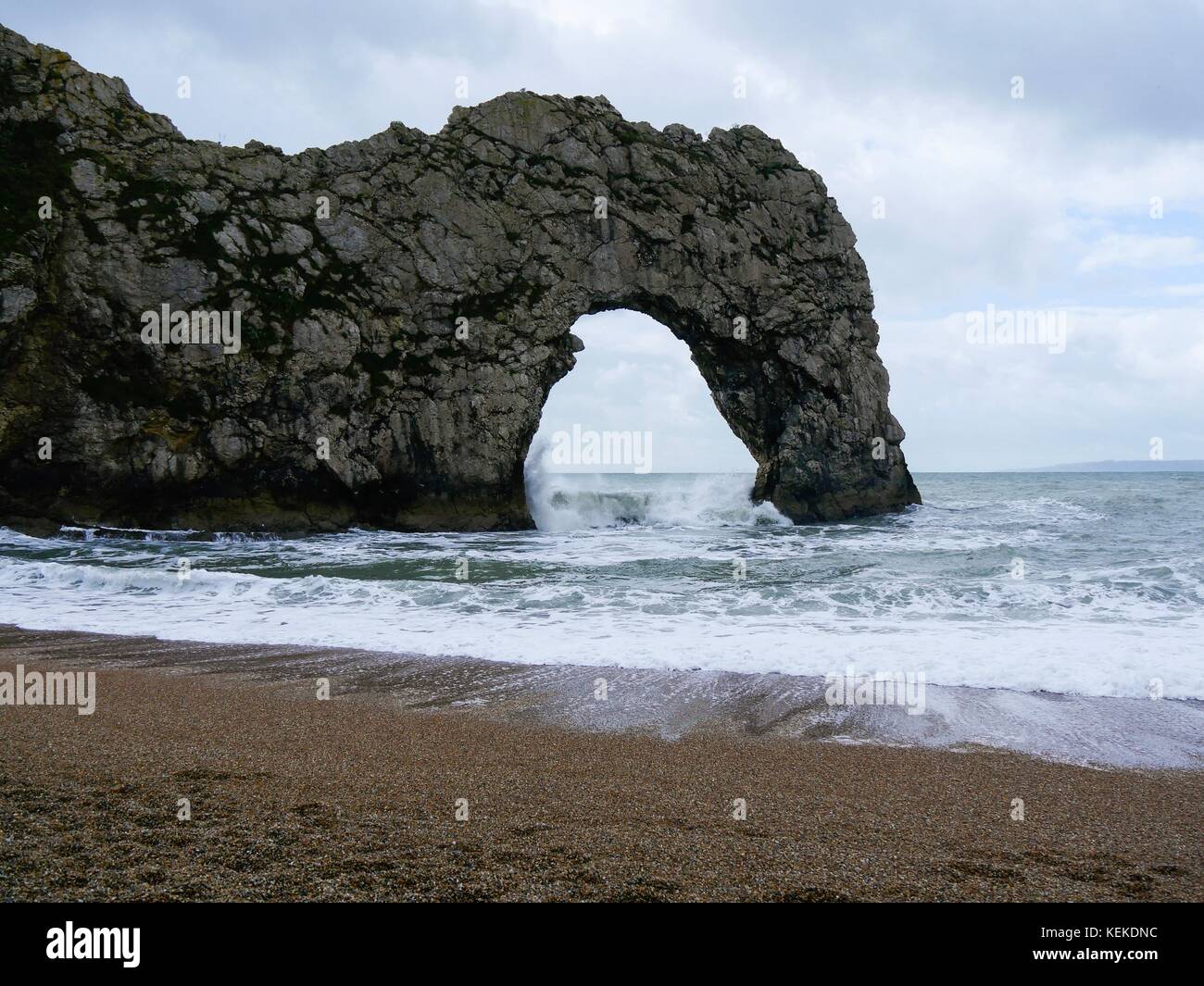 Porta di Durdle, Dorset, Regno Unito. 22 ott 2017. Regno Unito Meteo. Per coloro che godono di una giornata soleggiata sulla costa Sud di Dorset. Credito: DTNews/Alamy Live Foto Stock