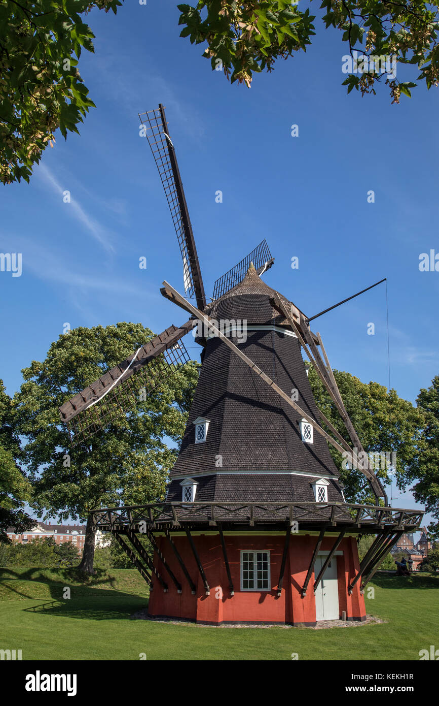 Il mulino a vento sul kings bastion kastellet nella città di copenhagen, Danimarca. Costruita nel 1847, che ha sostituito un altro mulino risalente al 1718 Wh Foto Stock