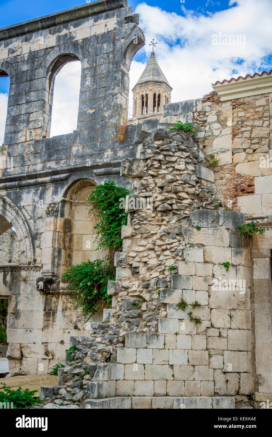 Un residuo del muro medievale che circonda la Città Vecchia di Spalato, Croazia Foto Stock