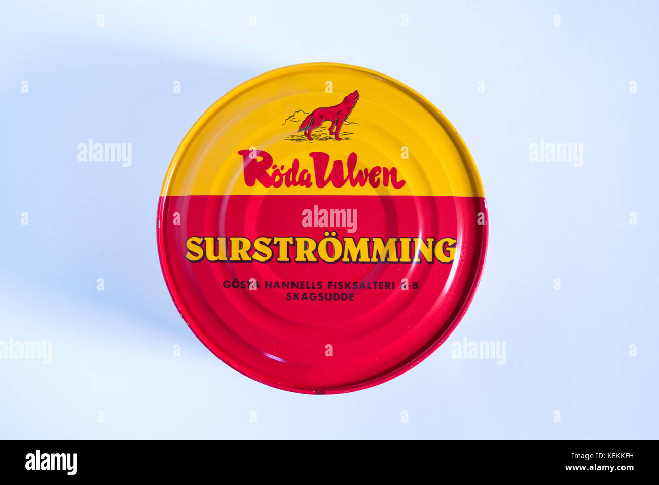 Le lattine di Roda Ulven surstomming. Considerato da molti il mondo cibo smelliest. Foto Stock