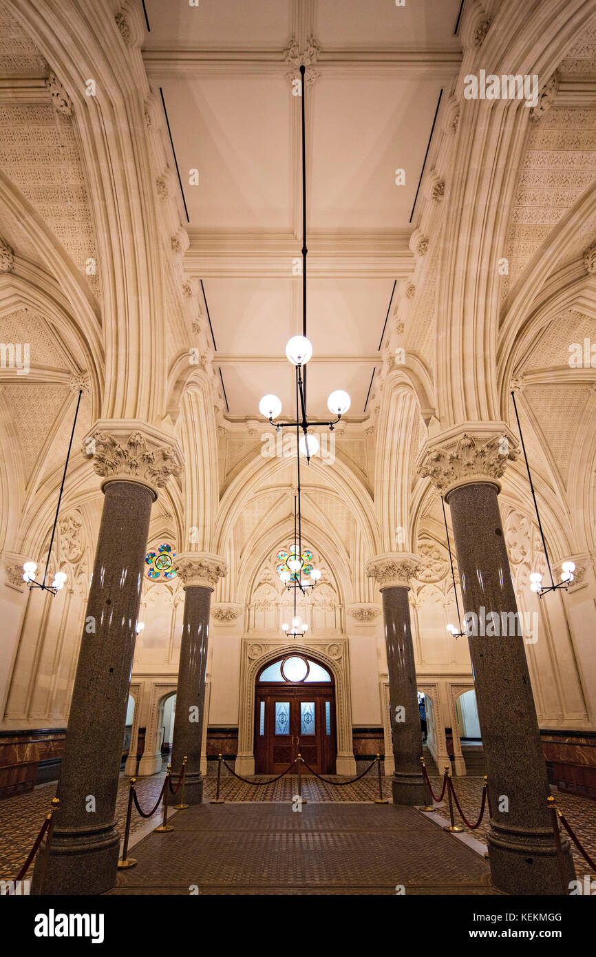 La ANZ Gothic Bank, la Cathedral Room, che un tempo era la vecchia Borsa di Melbourne.Circa 1888/91. Foto Stock