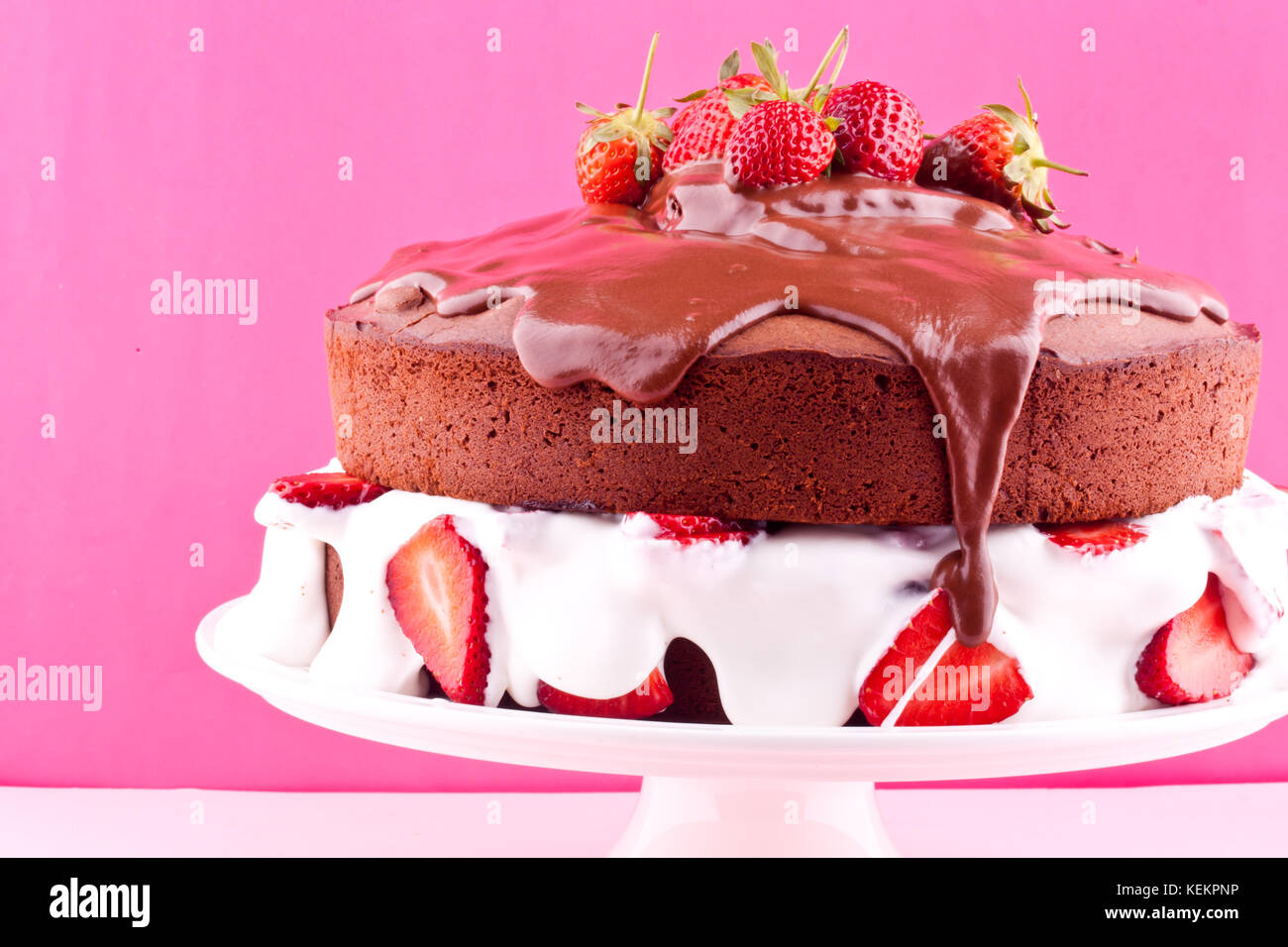 Torta al cioccolato con fragole Foto Stock