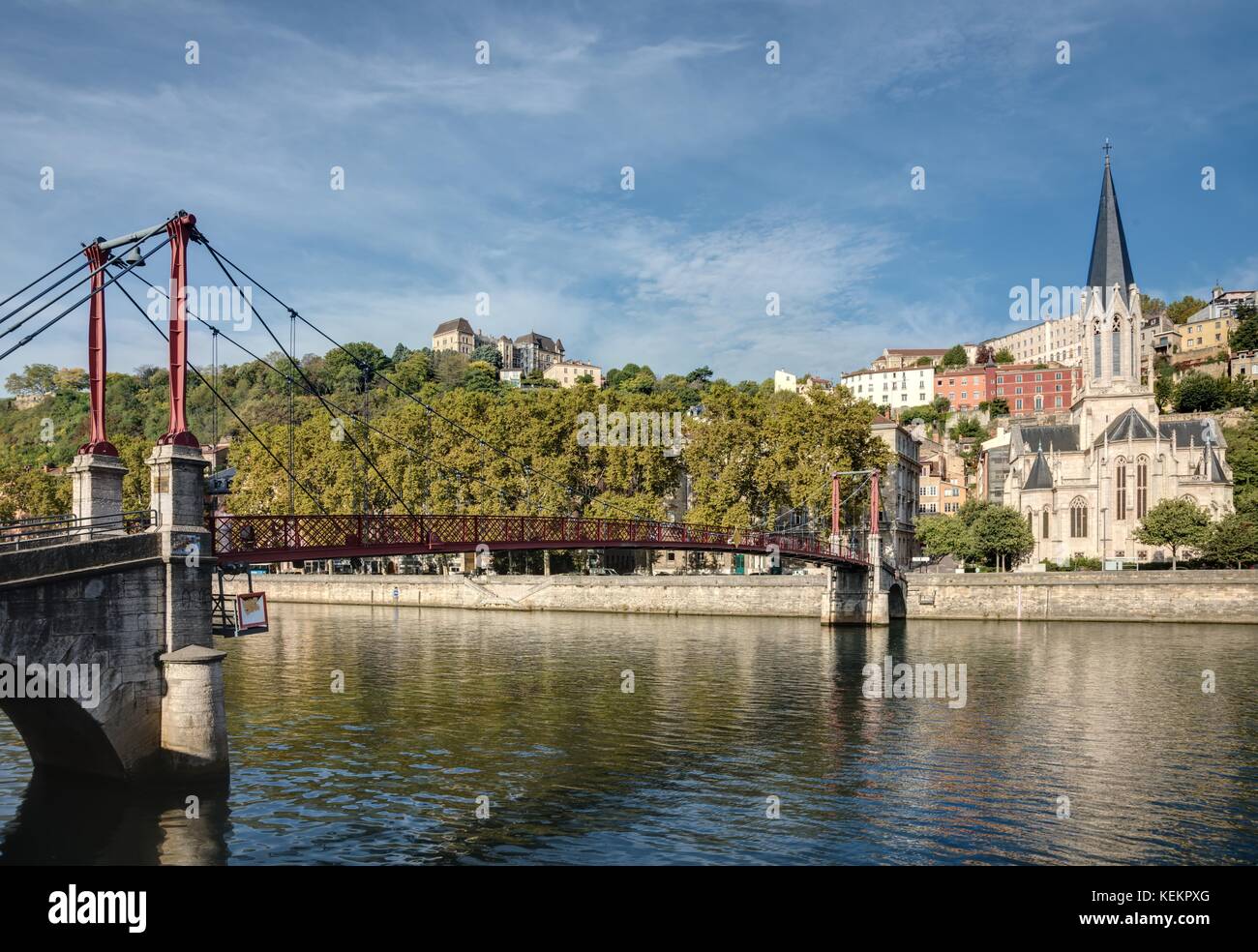 Lione, Saone, Passerelle St Georges und Eglise Saint Georges - Lyon, Saone, Passerelle St Georges e Saint Georges Chiesa Foto Stock