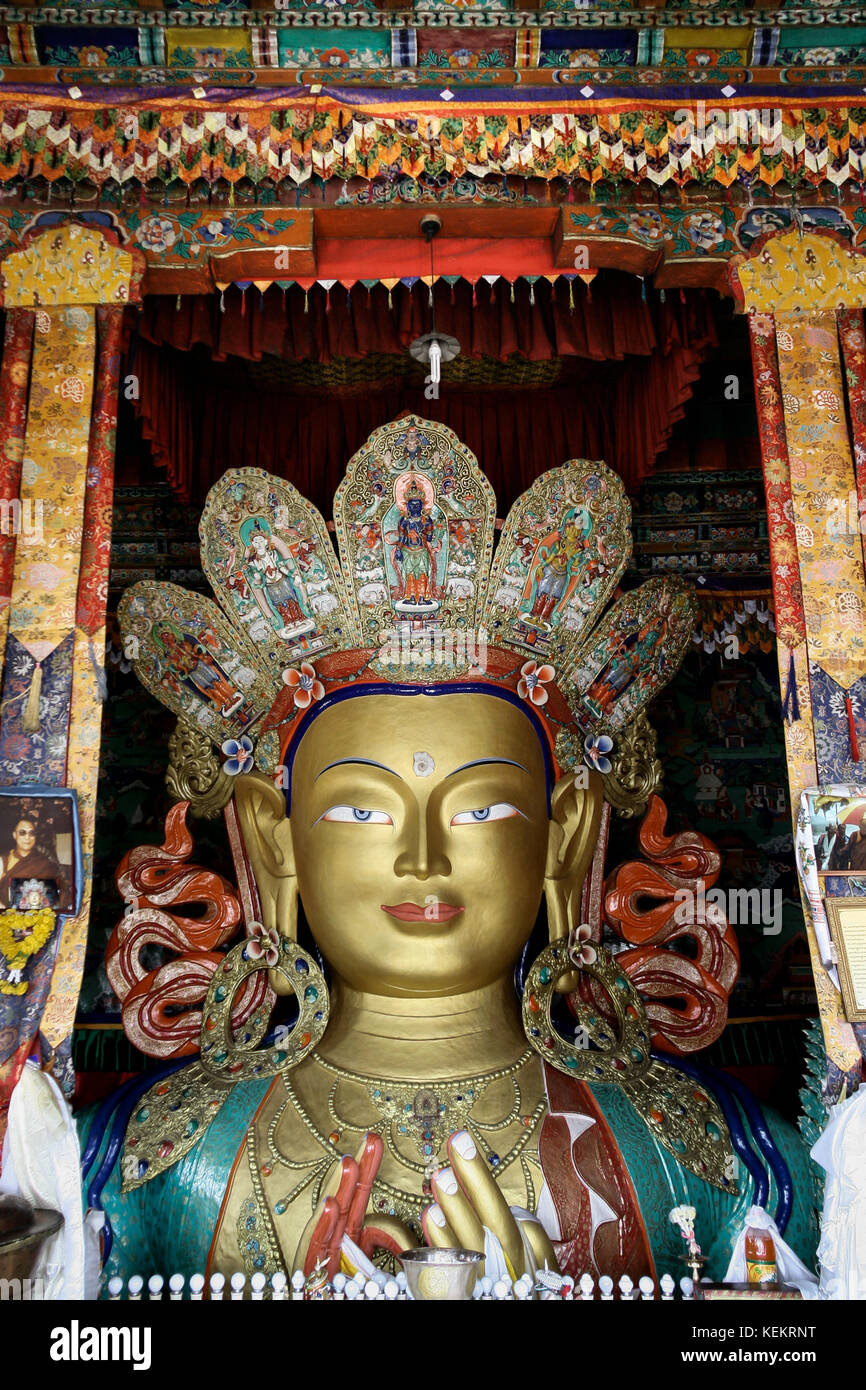 La scultura del buddha Maitreya in stile tibetano al monastero di thiksey in ladakh leh, India. Foto Stock