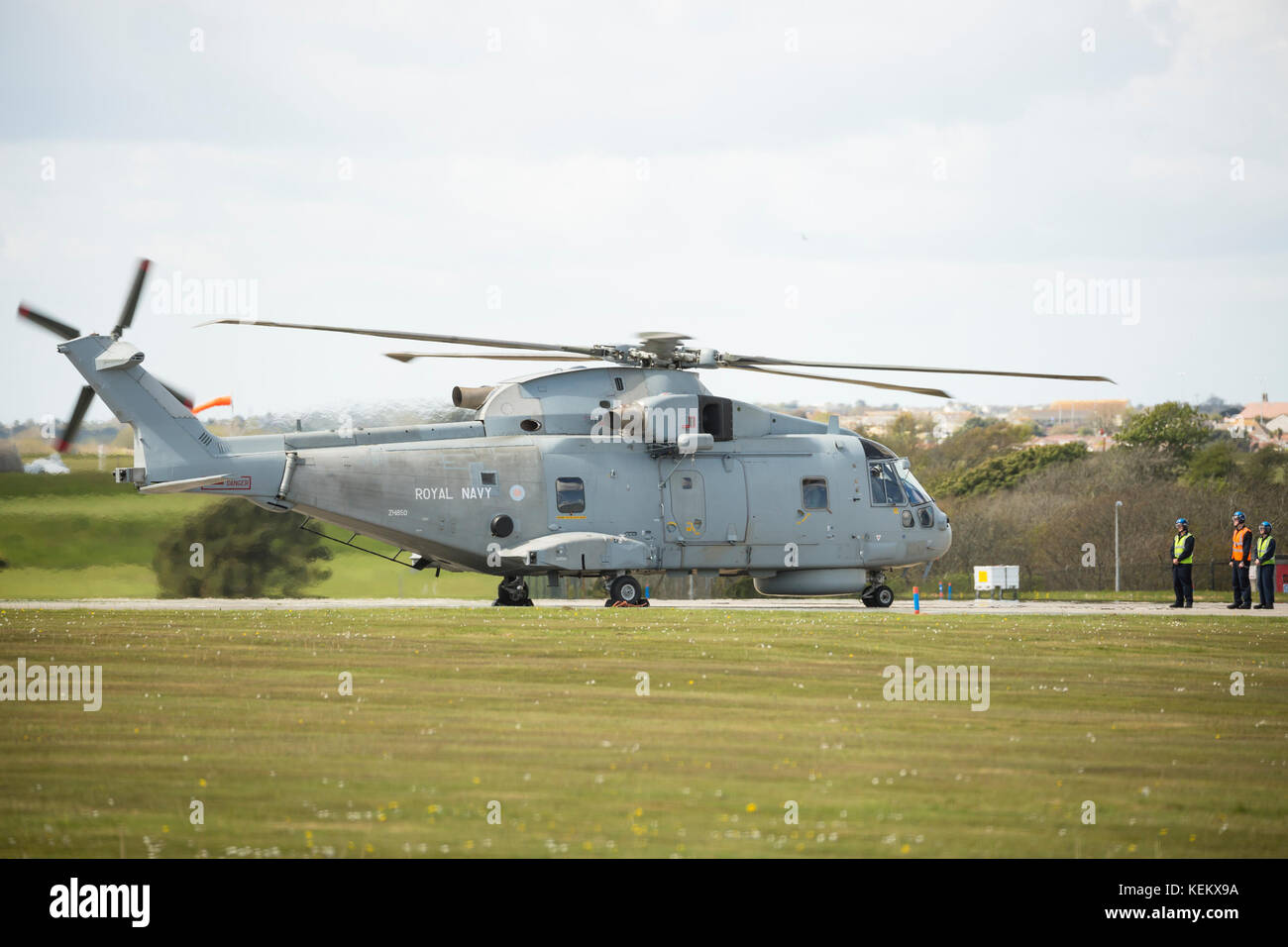 Fleet Air Arm Agusta Westland Merlin HM1 elicottero suolo correndo RNAS Culdrose Foto Stock