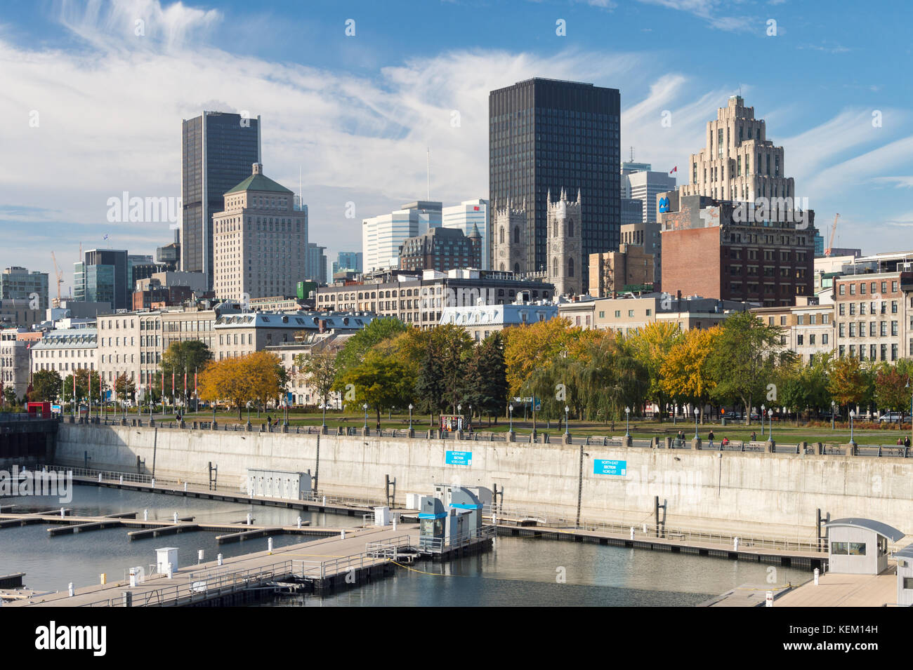 Montreal, CA - 22 ottobre 2017: Skyline di Montreal dal Porto Vecchio Foto Stock