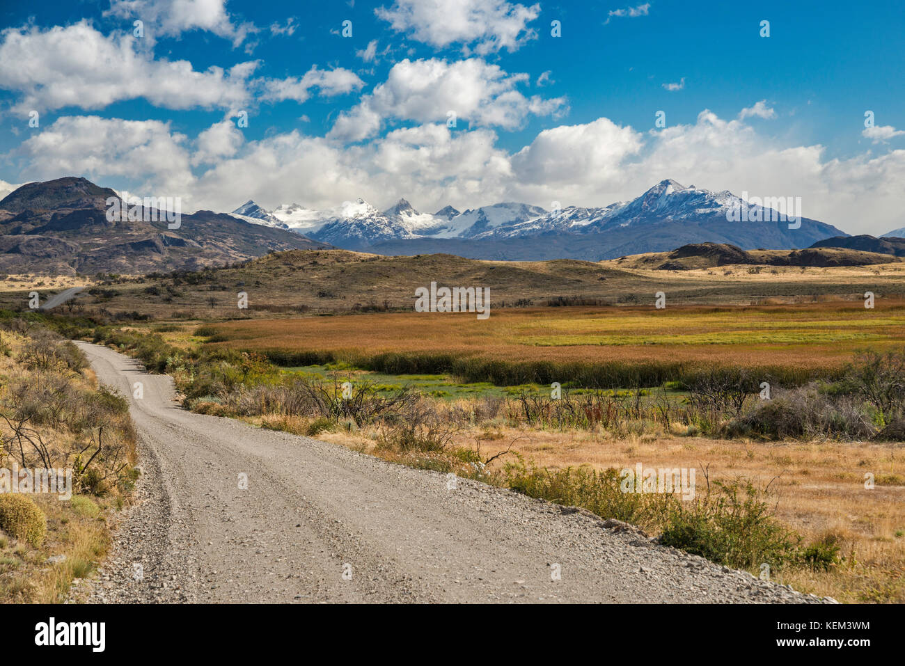 Cerro Tres Picos massiccio in Laguna San Rafael Parco Nazionale, vista dalla strada in Valle Chacabuco, futuro Patagonia National Park, vicino Cochrane, Cile Foto Stock