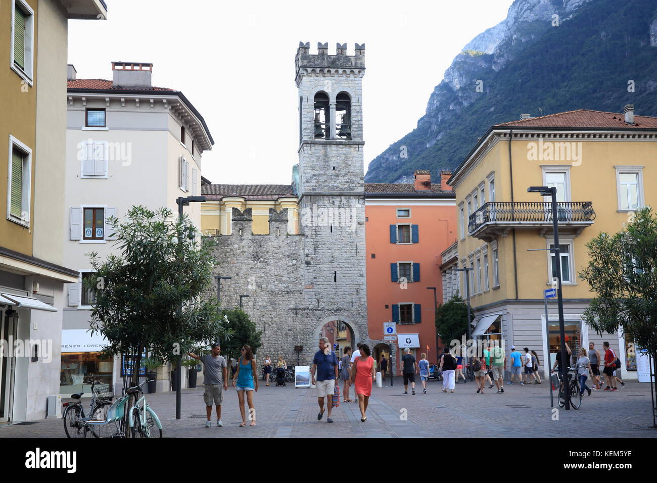 Bella Riva del Garda sul Lago di Garda la rive, nel nord Italia, Europa Foto Stock