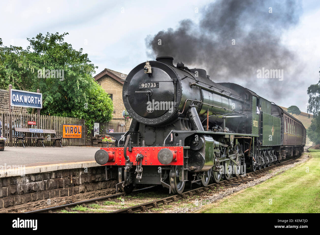KWVR Oakworth ferroviaria stazione. Keighley Worth Valley Railway North Yorkshire, Inghilterra. Foto Stock