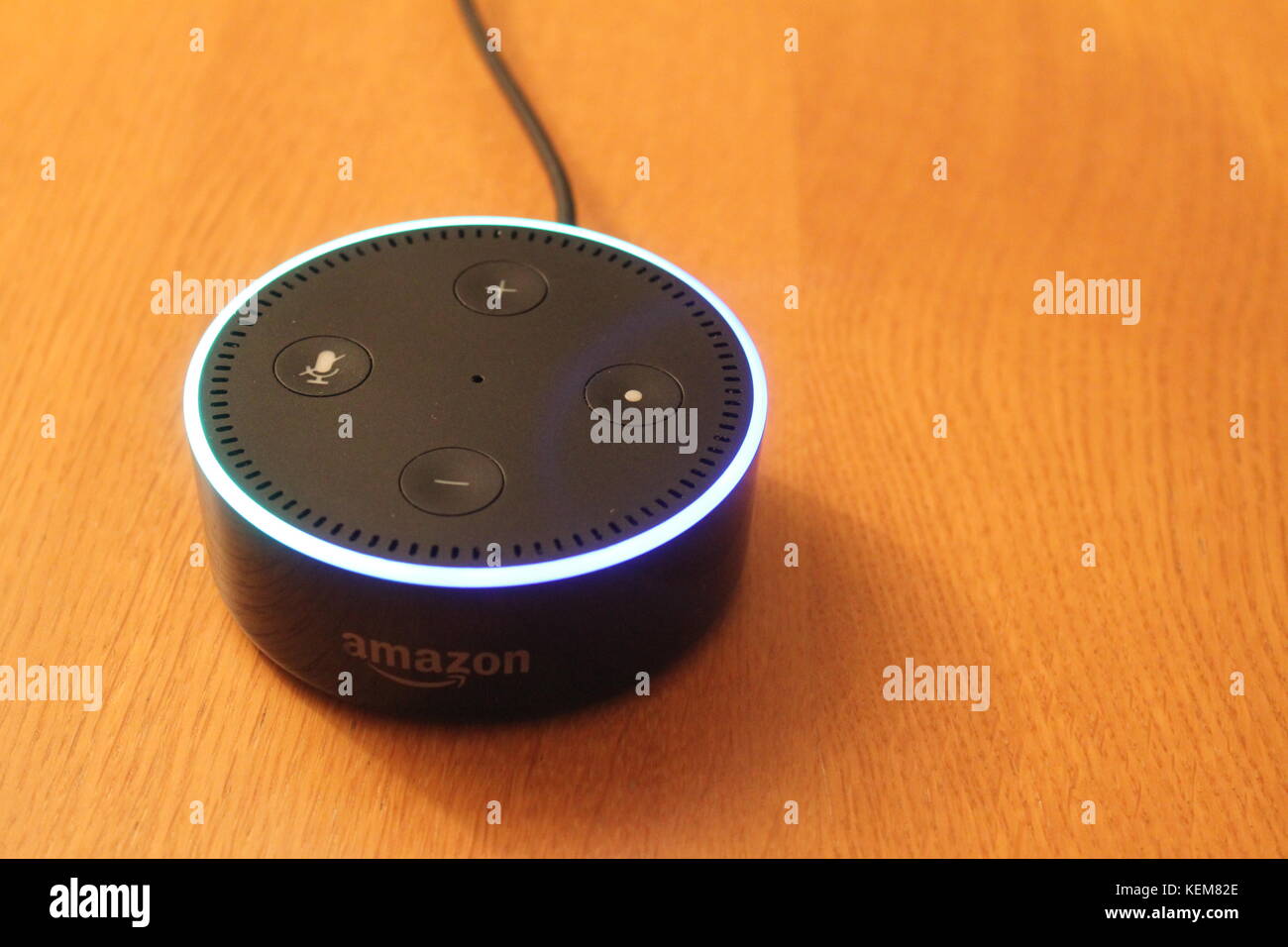 Alexa Eco Dot da Amazon Foto Stock