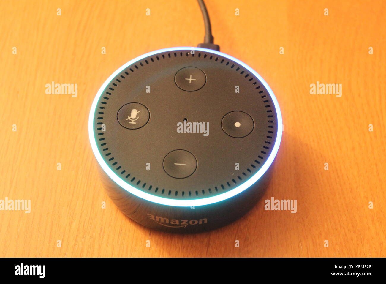 Alexa eco dot da Amazon Foto Stock