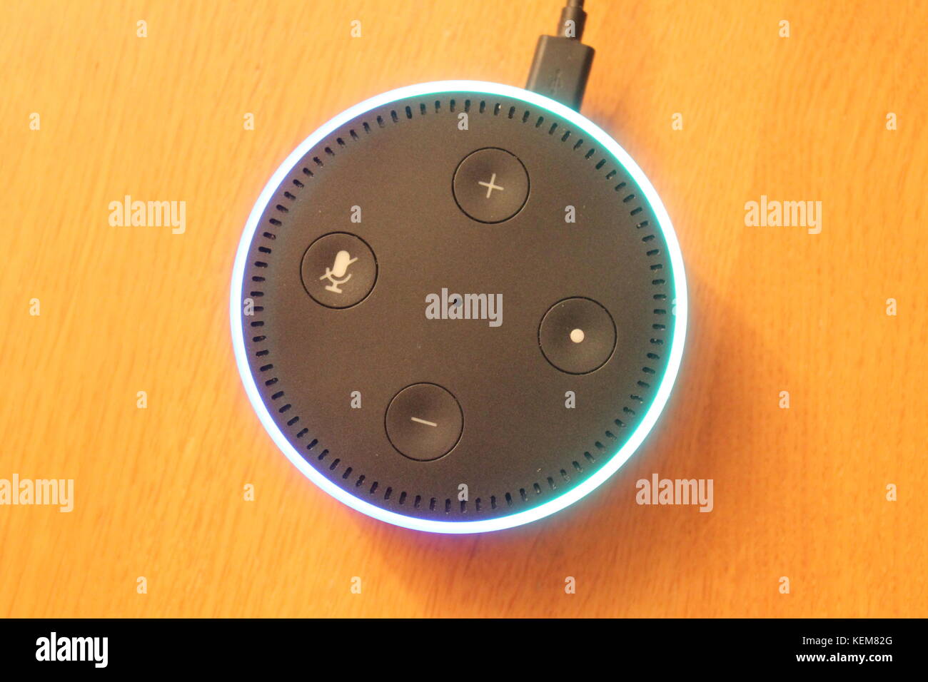 Alexa eco dot da Amazon Foto Stock