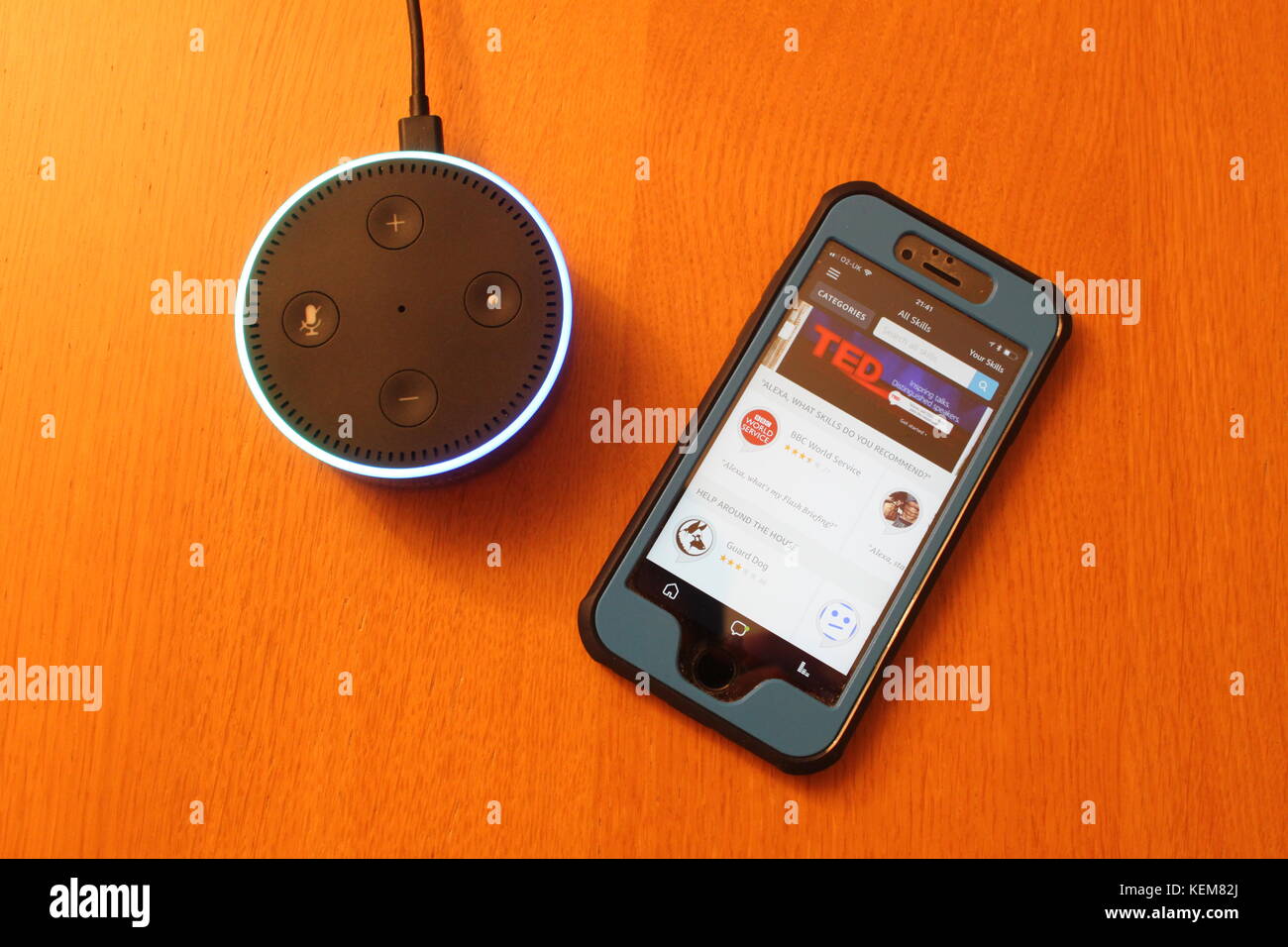 Alexa Eco Dot da Amazon Foto Stock