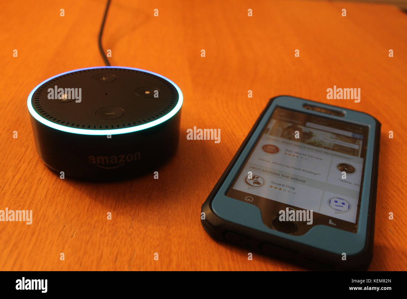 Alexa Eco Dot da Amazon Foto Stock