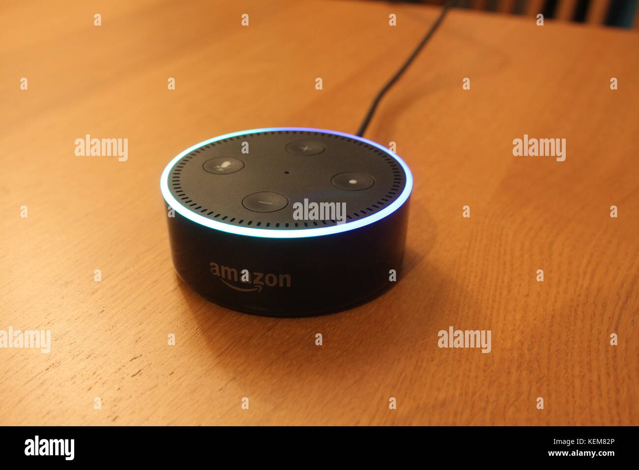 Alexa eco dot da Amazon Foto Stock
