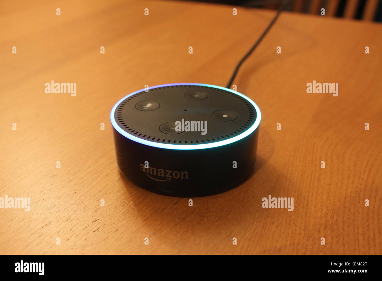 Alexa eco dot da Amazon Foto Stock