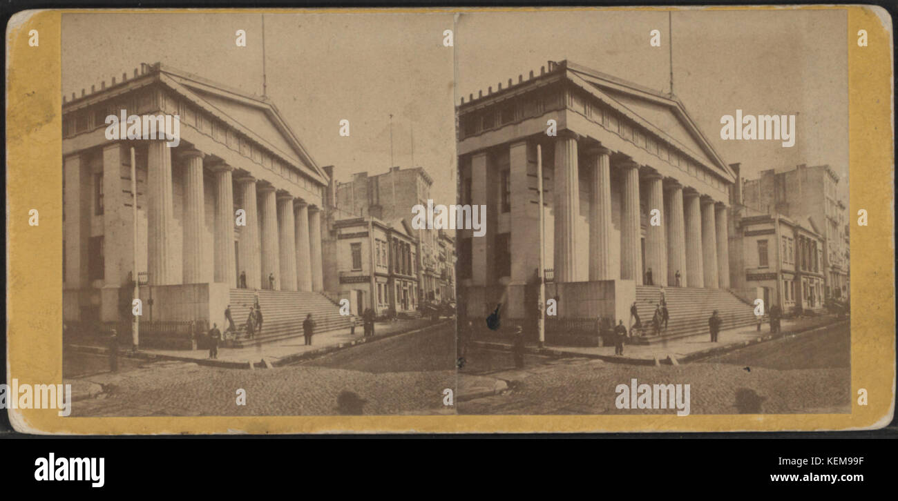 Una fotografia stereoscopica della collezione Robert N. Dennis, che mostra il Tesoro degli Stati Uniti e Wall Street, catturando scene finanziarie e architettoniche dell'inizio del XX secolo. Foto Stock