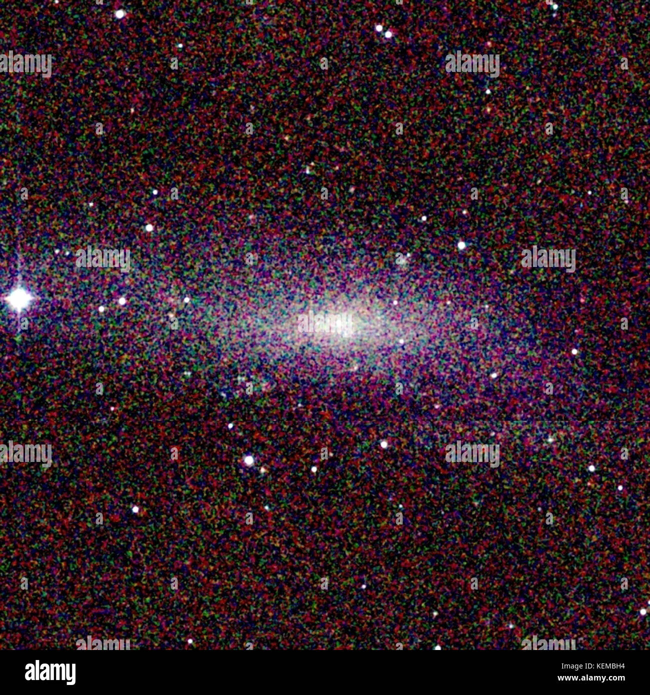 NGC 0247 è una galassia a spirale barrata situata nella costellazione Cetus. Fa parte del catalogo 2MASS, che mappa le emissioni infrarosse dagli oggetti celesti. Questa galassia offre informazioni sulla formazione stellare e sulla struttura galattica. Foto Stock