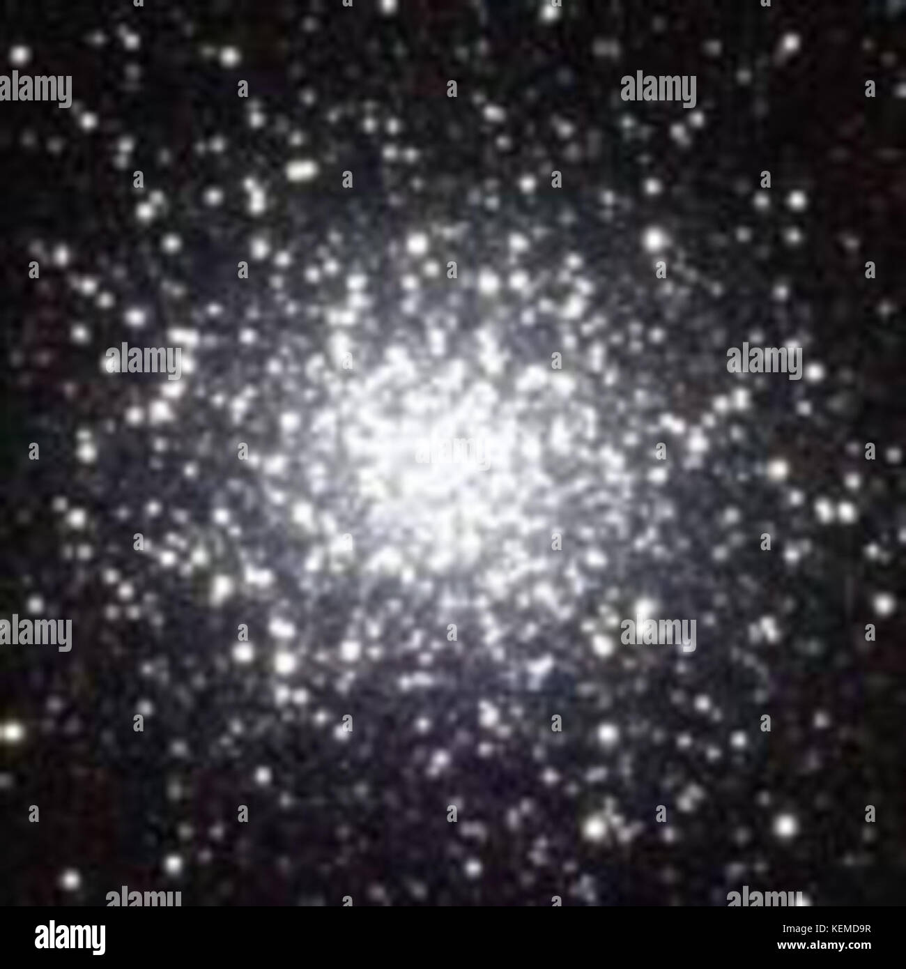 L'oggetto 014 di Messier, noto anche come M14, è un ammasso globulare della costellazione di Ophiuchus. Si trova a circa 30.000 anni luce dalla Terra e contiene centinaia di migliaia di stelle, il che lo rende un oggetto celeste significativo per gli astronomi. Foto Stock