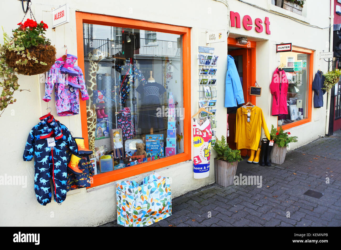 Negozio di abbigliamento e articoli da regalo, Kenmare, County Kerry, Irlanda - John Gollop Foto Stock
