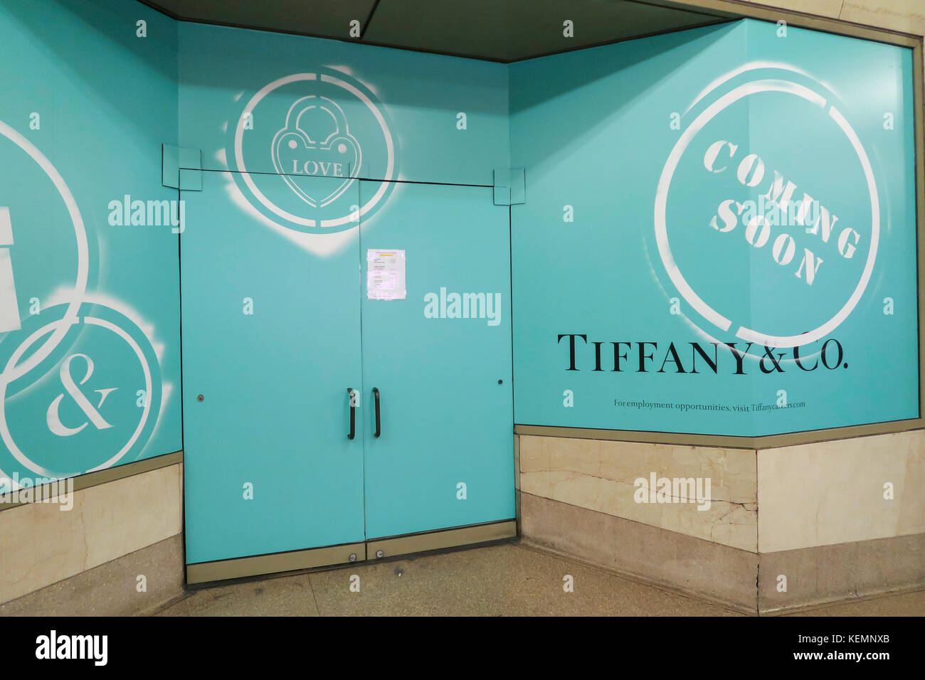 Tiffany & Co. 'Coming Soon' Accedi al Grand Central Terminal, NYC, USA Foto Stock