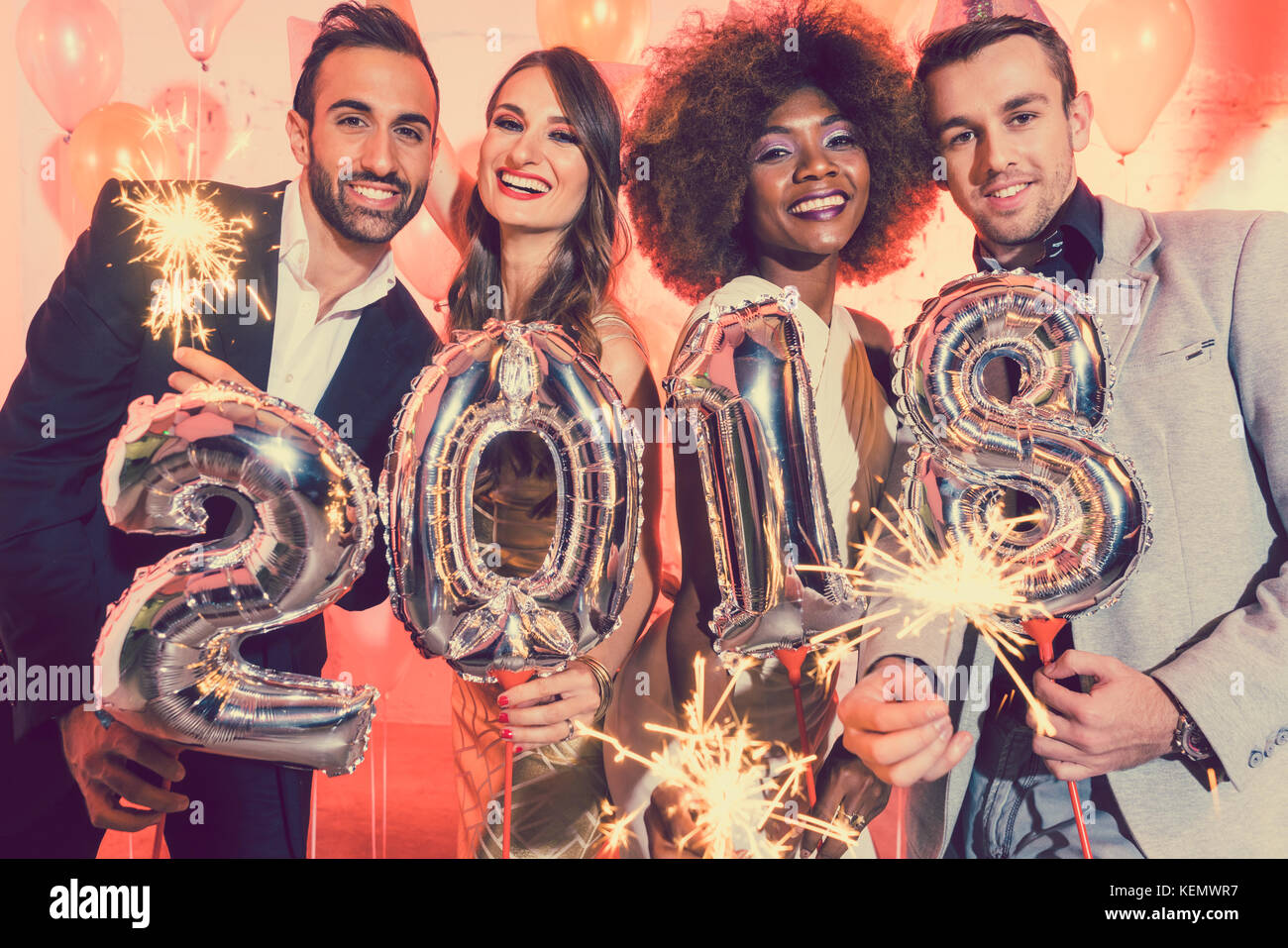 Gli uomini e le donne per celebrare il nuovo anno 2018 Foto Stock