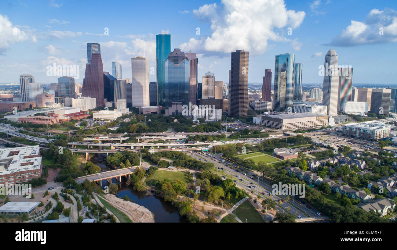 Vista aerea lo skyline del centro cittadino di Houston la costruzione di città, a Buffalo bayou park, houston, texas, Stati Uniti d'America Foto Stock