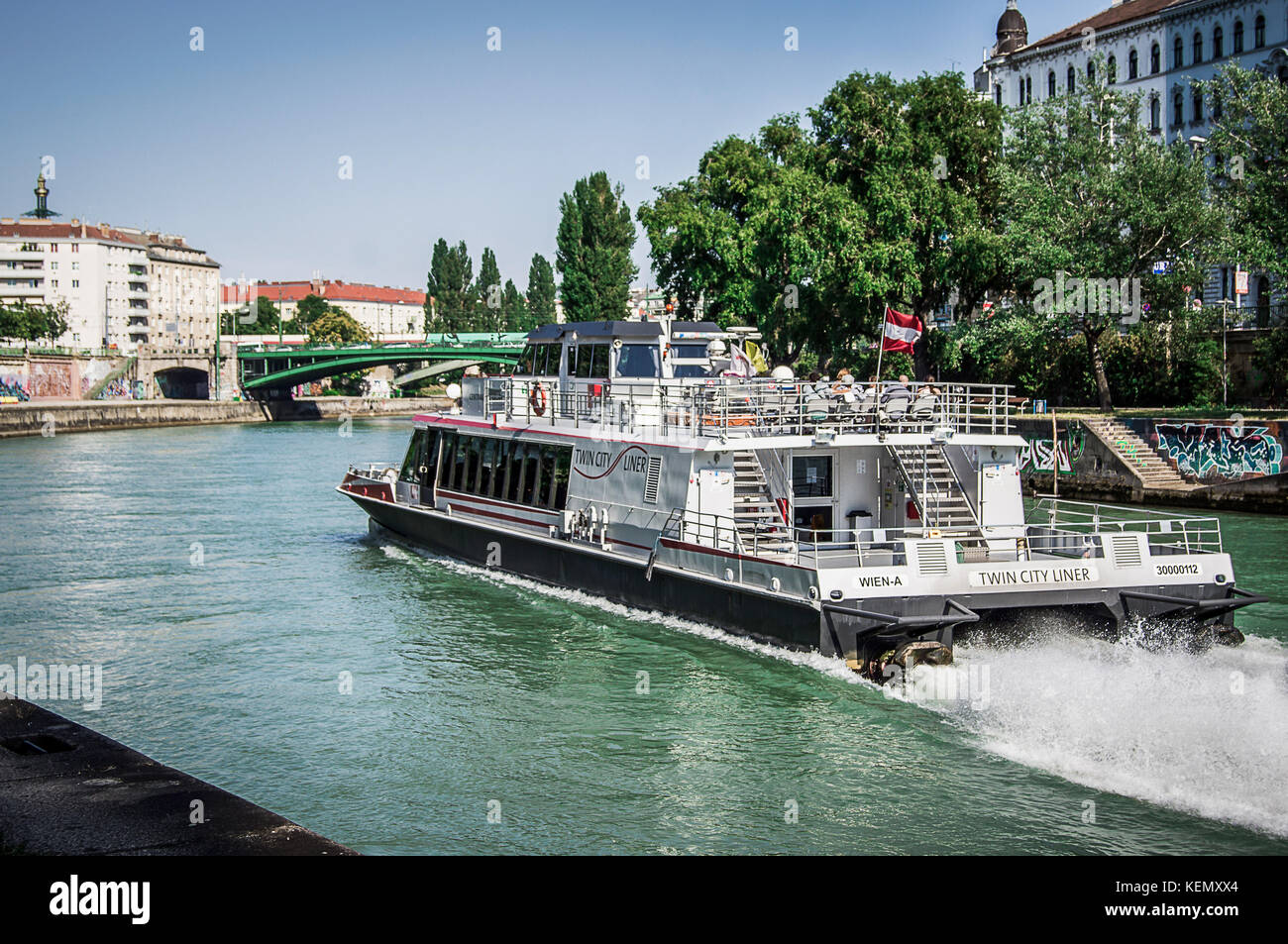 Downtown, Canale del Danubio con la città gemella camicia. vienna austria, 13.Agosto 2015 Foto Stock