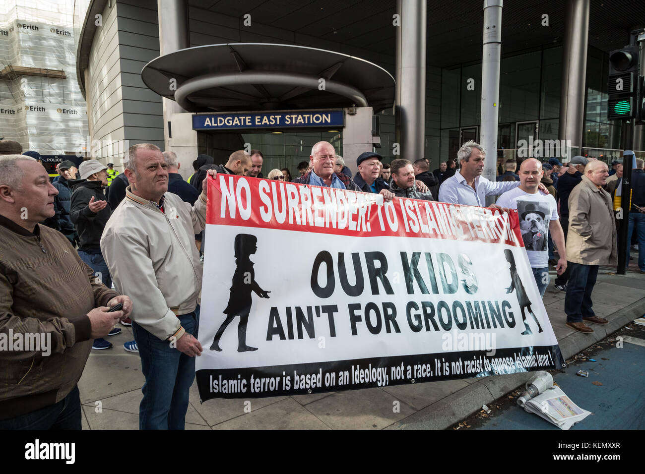 Chelsea Football Fans anti-islamico marzo da Aldgate East al Municipio contro l'estremismo e i recenti attacchi terroristici nel Regno Unito e in Europa. Foto Stock