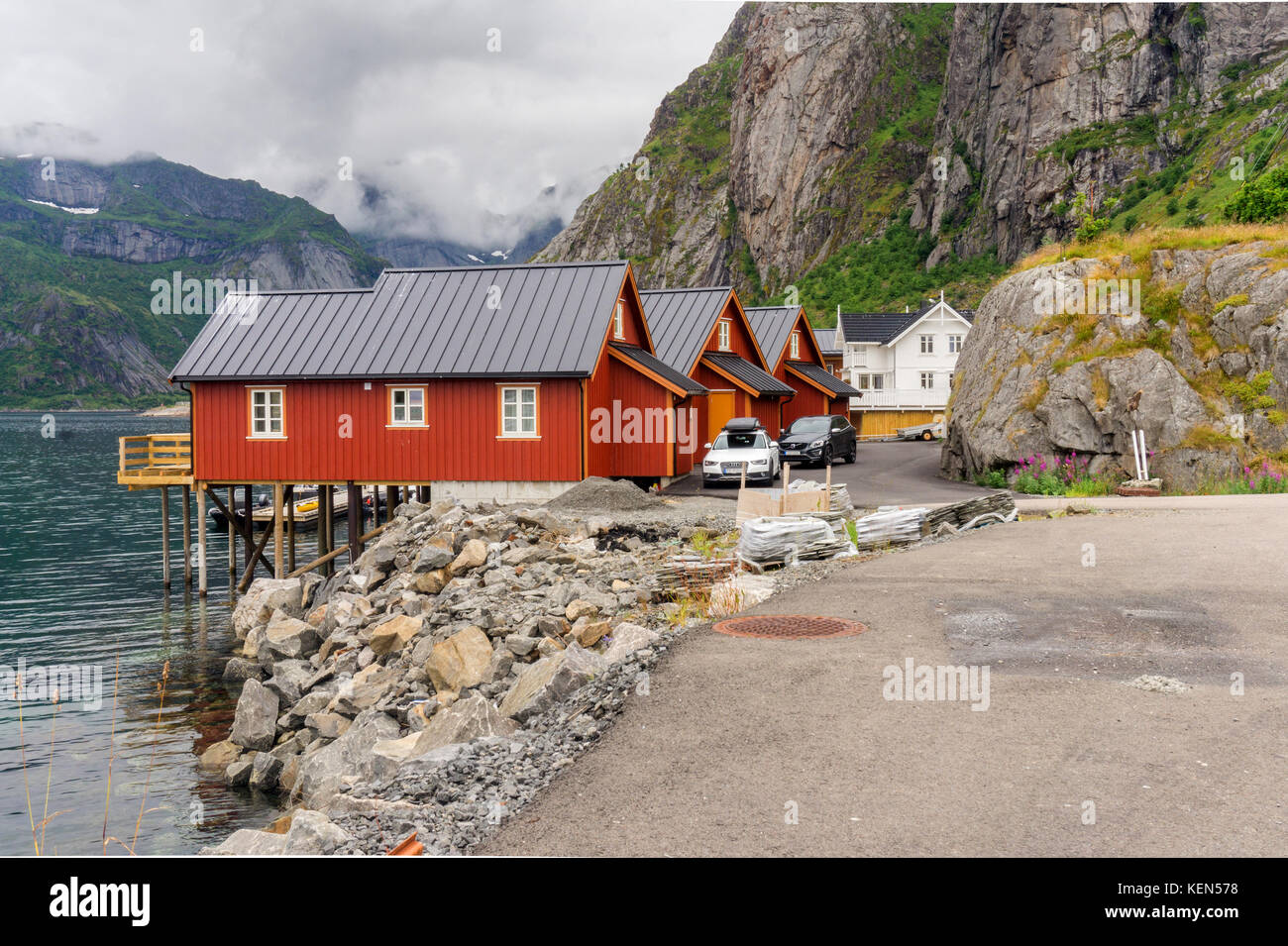 Tradizionale villaggio di pescatori nell'arcipelago delle Lofoten, nordland county, Norvegia. nazionale percorso turistico lofoten Foto Stock
