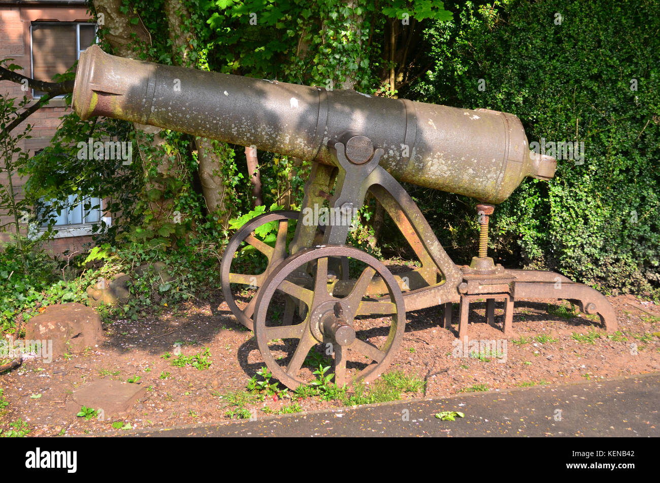 Osservatorio di Dumfries e museo cannon nel giardino di Dumfries Scozia uk Foto Stock