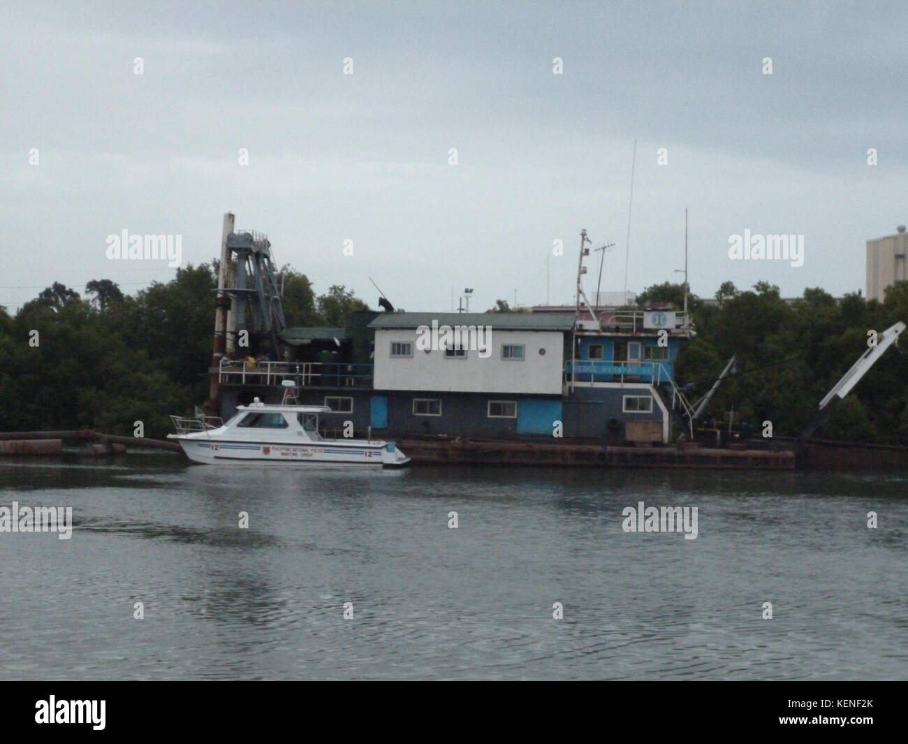 Philippine National Police boat in Iloilo River Foto Stock