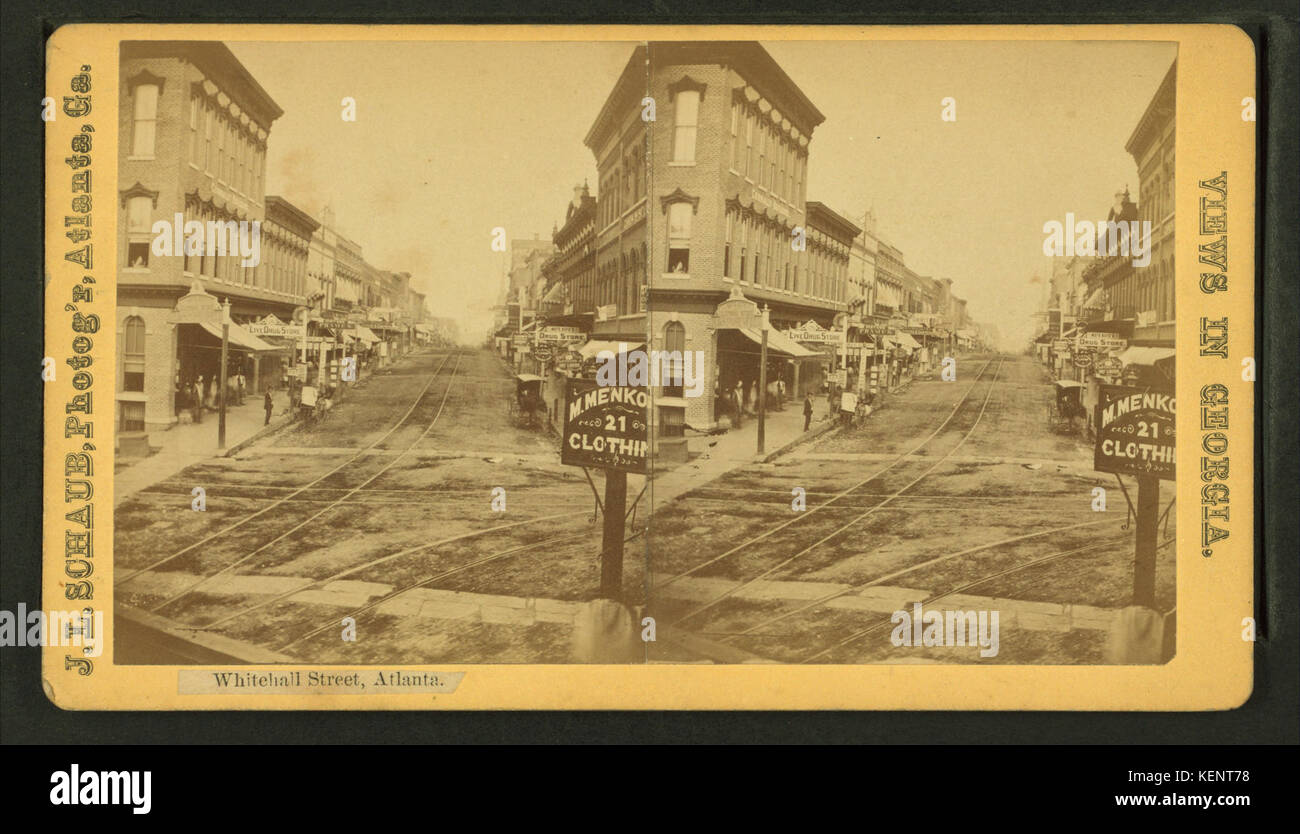 Una fotografia di Whitehall Street ad Atlanta, Georgia, scattata da J.L. Schaub. L'immagine cattura la scena stradale, riflettendo il paesaggio urbano e l'architettura di Atlanta all'inizio del XX secolo. Foto Stock