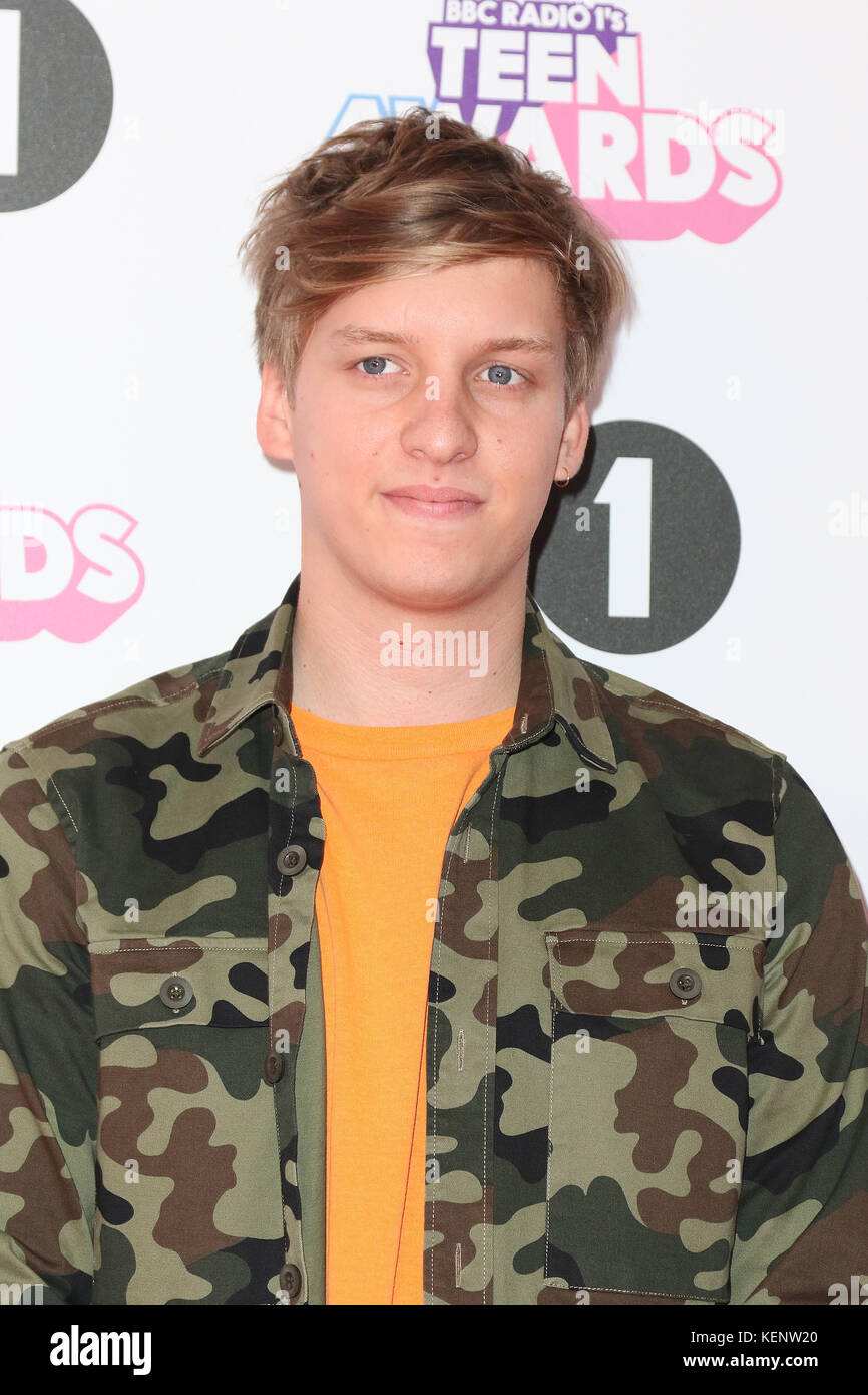 Londra, Regno Unito. 22 ottobre, 2017. George Esdra, Radio 1 Teen Awards, SSE Wembley Arena, Londra UK, 22 ottobre 2017, Foto di Richard Goldschmidt Credito: ricca di oro/Alamy Live News Foto Stock