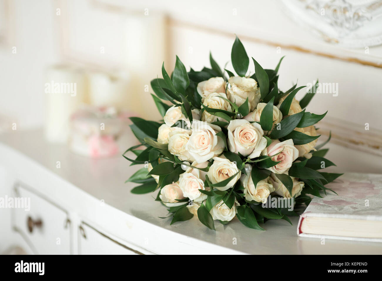 Bouquet nozze con fiori colorati. Accessori per la sposa. Foto Stock