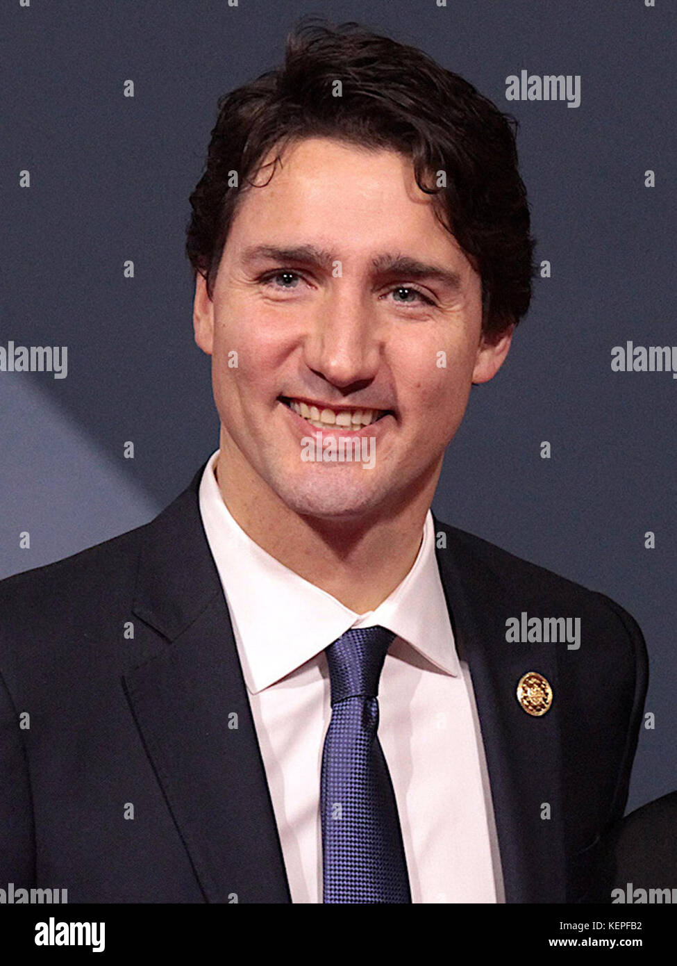 Questa immagine mostra il primo ministro canadese Justin Trudeau con il presidente filippino Benigno Aquino III durante un incontro nel novembre 2015. La foto cattura un momento diplomatico tra i due leader. Foto Stock